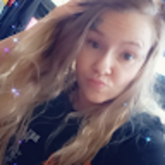 Meet your Posher, Nicole - Picture 1 of 1